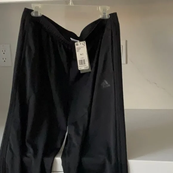 NWT MENS ADIDAS ESS 3S R TRICOT PANT. COLOR IS BLACK WITH BLACK STRIPE. SIZE XLT - Picture 4 of 10